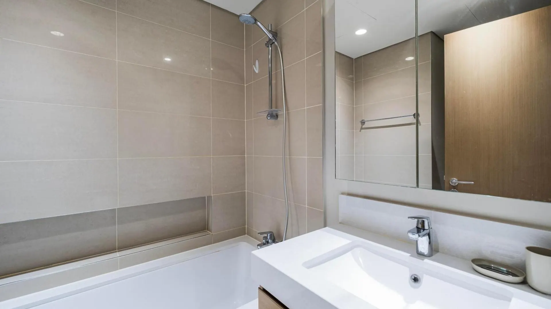 Apartment Vibrant Living In The City Center - Dubai Creek Harbour
